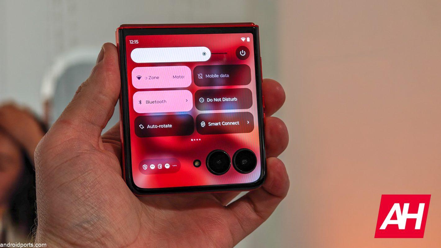 Motorola Razr Ultra 2025 Makes the Z Flip 7 Look Like a $1,000 Joke